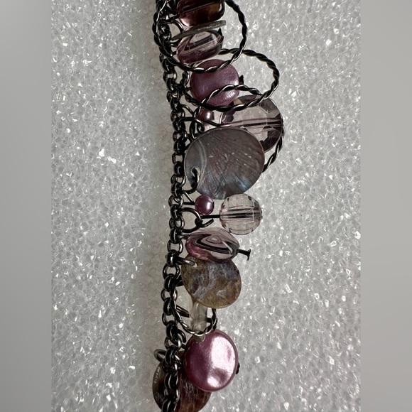 Pearl, Mother-of-Pearl and black tone metal “charm” bracelet - Picture 3 of 6